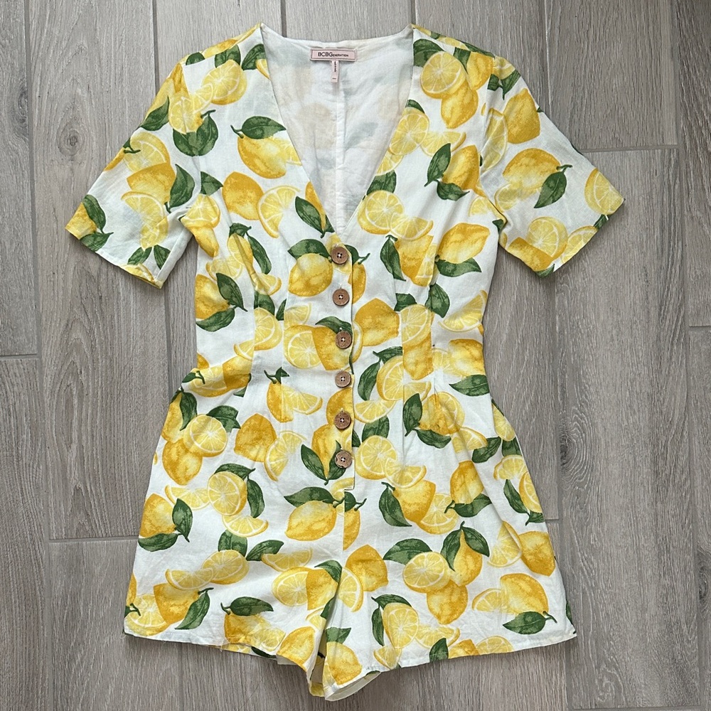 BCBGeneration Yellow & Green Lemon Print Short Sleeve Romper